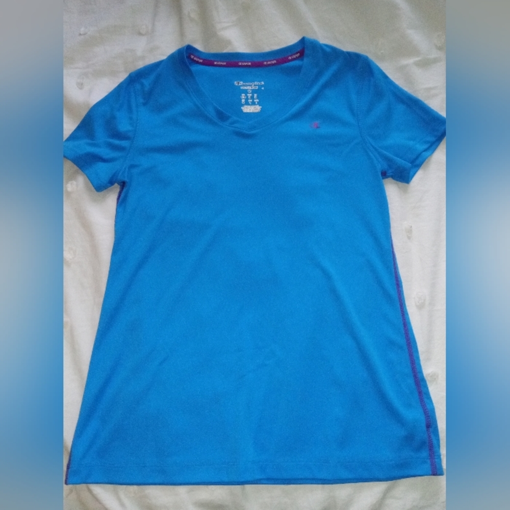 Champion Dry Fit Powertrain Tshirt. Size Medium. Blue.